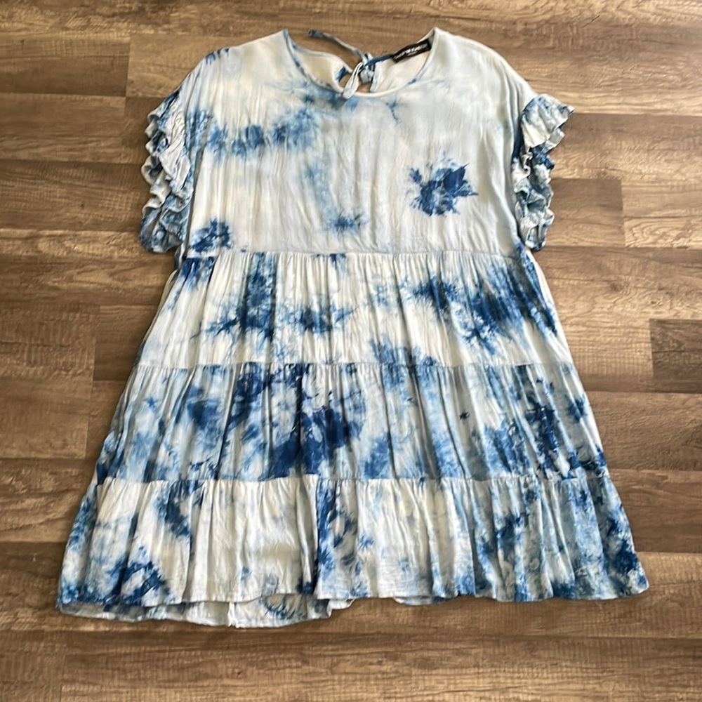 Flowy dress. Worn once.. cute tie dye and soft material
